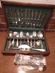 lot 185 image: 2 Silverware Sets