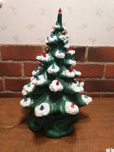 lot 186 image: Ceramic Christmas Tree