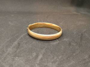 lot 107 image: 14k Gold Bracelet Cuff