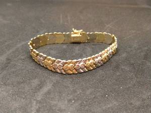 lot 108 image: 14k Gold Bracelet