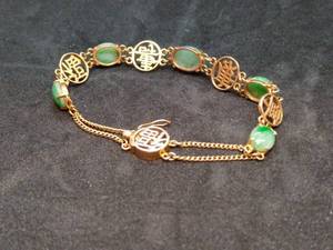 lot 109 image: 14k Gold Bracelet with Jade or Soapstone