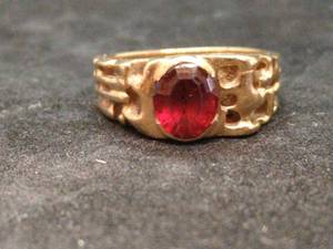 lot 122 image: 10k Gold Ring with Red Stone