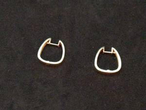 lot 130 image: 14k Gold Earrings