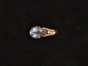 lot 131 image: 14k Gold Pendant with Light Blue Stone