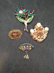 lot 158 image: Four Brooch Pins