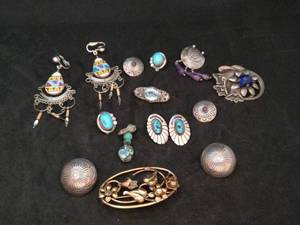 lot 163 image: Collection of Vintage Jewelry