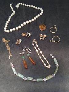 lot 164 image: Collection of Vintage Jewelry