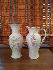lot 68 image: Belleek Vase Set