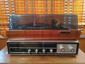 lot 69 image: Panasonic Turntable And Tuner