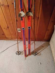 lot 77 image: One Pair of Trak Skis