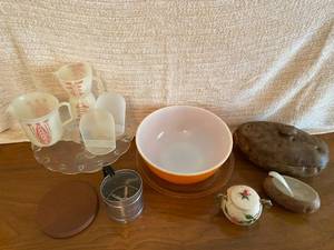 lot 206 image: Collection of Vintage Kitchen Items