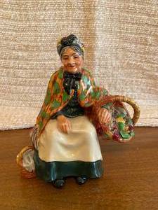 lot 210 image: Royal Doulton The Old Lavender Seller Figurine