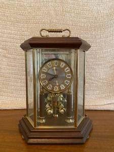 lot 212 image: Howard Miller Anniversary Clock