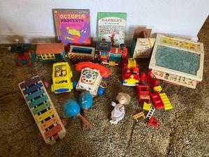 lot 224 image: Vintage Toy Lot