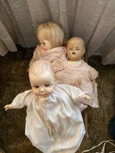 lot 190 image: Dolls and Rocker