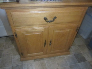 lot 7 image: Roller Cabinet