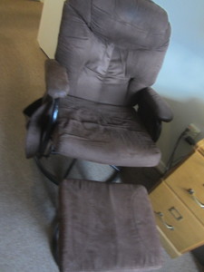 lot 10 image: Platform Rocker, Ottoman