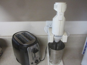 lot 60 image: Drink Blender, Toaster