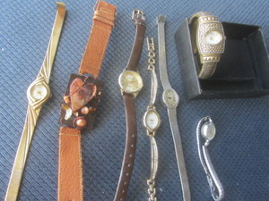 lot 64 image: Ladies Watches