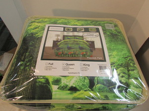 lot 5 image: Comforter Set