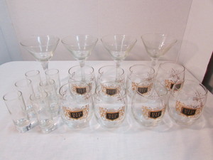 lot 39 image: Vintage Glassware