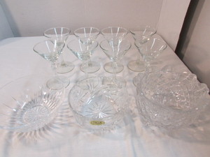 lot 41 image: Vintage Glass Houseware