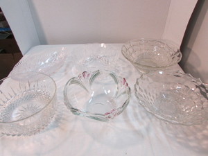 lot 43 image: Serving Bowls