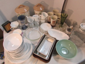 lot 44 image: Housewares Lot