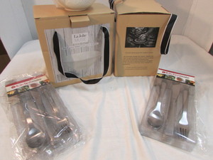 lot 46 image: Housewares