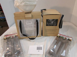 lot 47 image: Housewares