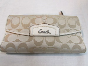 lot 74 image: Authentic Coach Wallet
