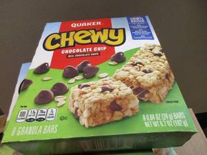 lot 32 image: Quaker Chewy Granola Bars