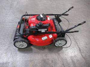 lot 59 image: Troy-Bilt 21 in. 140 cc 550e Series Briggs & Stratton Gas Walk Behind Self Propelled Lawn Mower w 2-in-1 TriAction Cutting System  TB200