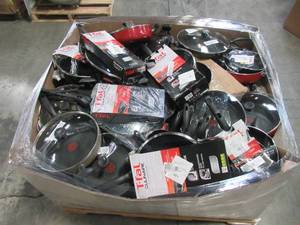 lot 323 image: WHOLESALE MIXED PALLET OF MICELLANOUS POTS, PANS AND COOKWARE