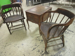 lot 203 image: VINTAGE WOOD CHAIRS, ACCENT TABLE