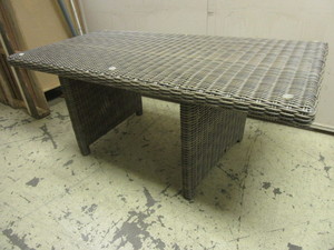 lot 206 image: 2ND SHADE PATIO FURNITURE TABLE, W REMOVABLE GLASS TOP - NEW