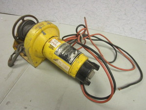 lot 213 image: SUPERWINCH, 12V D.C. WINCH