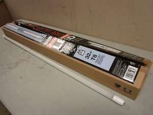 lot 225 image: SYLVANIA LED COOL WHITE BULBS, 48, 32W, T8