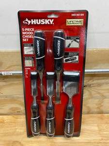 lot 46 image: HUSKY 5-piece Wood Chisel Set