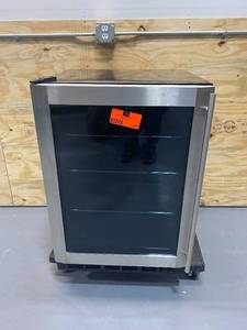 lot 60 image: MAGIC CHEF Beverage 23.4 in. 154 (12 oz.) Can Beverage Cooler, Stainless Steel