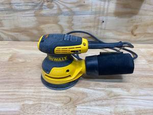 lot 14 image: DEWALT 3 Amp Corded 5 in. Variable Speed Random Orbital Sander