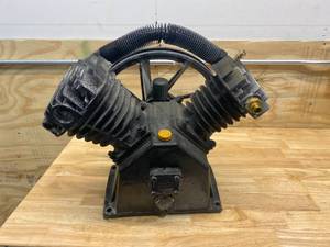 lot 90 image: Air compressor motor
