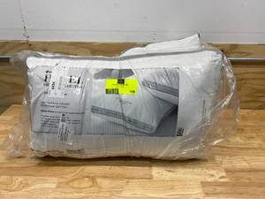 lot 108 image: HOTEL PREMIERE COLLECTION Queen Pillows by Members Mark (2-pk.)