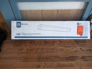 lot 152 image: Contractor Select FMLWL 2 ft. Dimmable 20-Watt 1400 Lumens 4000K White Integrated LED Wrap Light Fixture by Lithonia Lighting