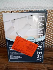 lot 170 image: 1-Light White R20PAR20 Medium-Step Linear Track Lighting Head by Hampton Bay
