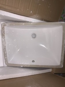lot 27 image: HONOLULU PORCELAIN-FINISHED STEEL BATHTUB 27IN. W X 15 IN. H X 46 IN. W. SEE PICTURES