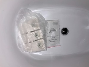 lot 60 image: AKDY FREESTANDING 67 IN. ACRYLIC FLATBOTTOM BATHTUB MODERN STAND ALONE TUB LUXURIOUS SPA TUB IN GLOSSY SLIVER. SEE PICTURES