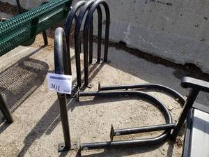 lot 301 image: Lot of (6) Metal Curved Barriers 24Wx34H
