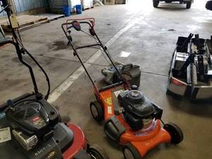 lot 217 image: Husqvarna Auto Walk Variable Speed Drive System 21 Push Lawn Mower Side Discharge with Bag