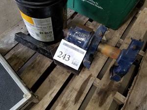 lot 243 image: Harbor Freight 360 Degree Swivel Base Solid Steel Anvil Multi-Purpose Vise 5